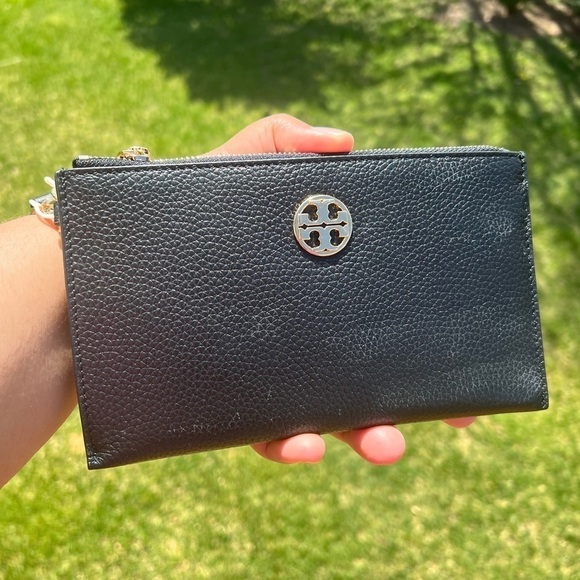 TORY BURCH•Chelsea Black Gold hardware logo wristlet - Picture 1 of 9